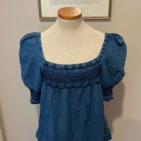 NWT!! Faherty - Presley Embroidered Detail Cotton Chambray Top Dark Indigo Wash - Picture 2 of 9